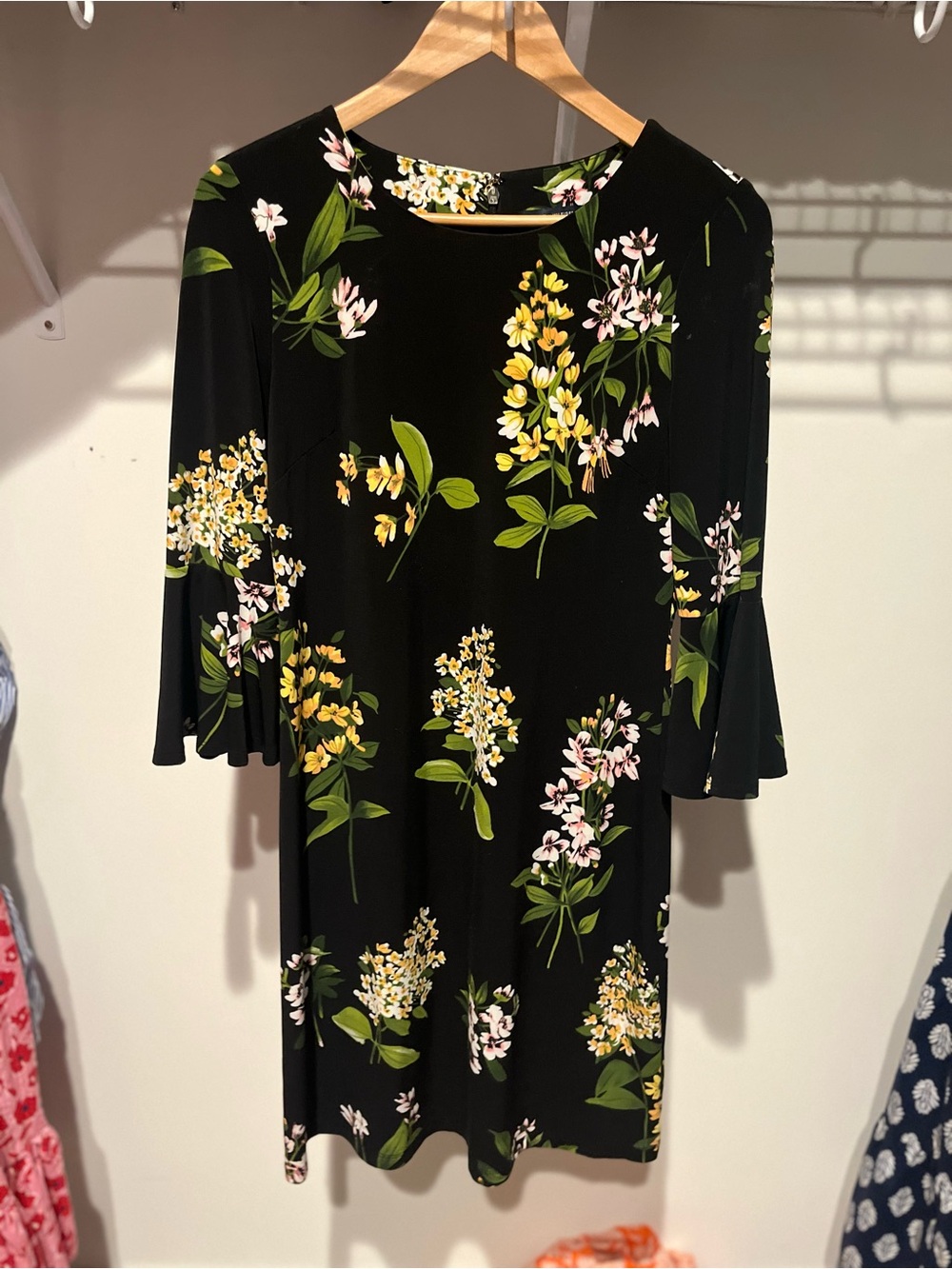 Tommy Hilfiger women's 8 black floral bell sleeve shift dress